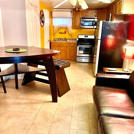 Large 3-Bedrooms/2-Bath Apt, One Block To Train นิวยอร์ก ภายนอก รูปภาพ