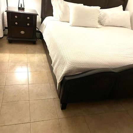 Large 3-Bedrooms/2-Bath Apt, One Block To Train นิวยอร์ก ภายนอก รูปภาพ