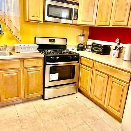 Large 3-Bedrooms/2-Bath Apt, One Block To Train นิวยอร์ก ภายนอก รูปภาพ