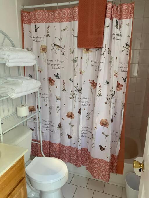 Large 3-Bedrooms/2-Bath Apt, One Block To Train นิวยอร์ก ภายนอก รูปภาพ
