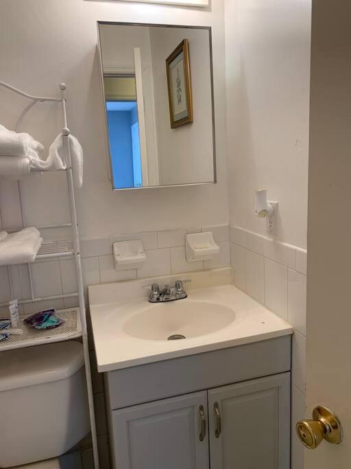Large 3-Bedrooms/2-Bath Apt, One Block To Train นิวยอร์ก ภายนอก รูปภาพ