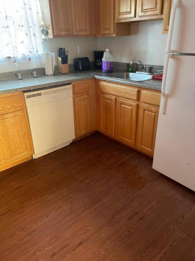 Large 3-Bedrooms/2-Bath Apt, One Block To Train นิวยอร์ก ภายนอก รูปภาพ