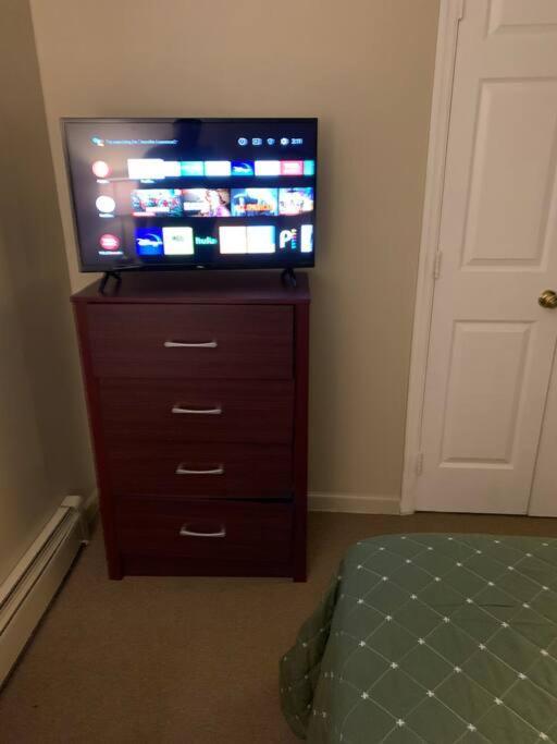 Large 3-Bedrooms/2-Bath Apt, One Block To Train นิวยอร์ก ภายนอก รูปภาพ