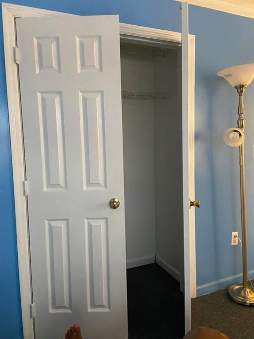 Large 3-Bedrooms/2-Bath Apt, One Block To Train นิวยอร์ก ภายนอก รูปภาพ