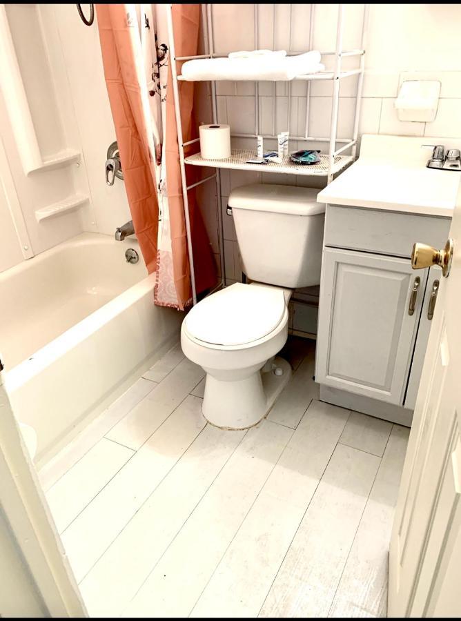 Large 3-Bedrooms/2-Bath Apt, One Block To Train นิวยอร์ก ภายนอก รูปภาพ