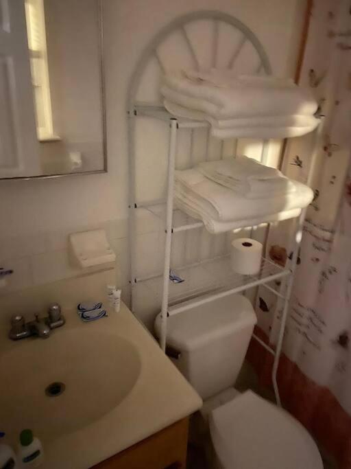Large 3-Bedrooms/2-Bath Apt, One Block To Train นิวยอร์ก ภายนอก รูปภาพ