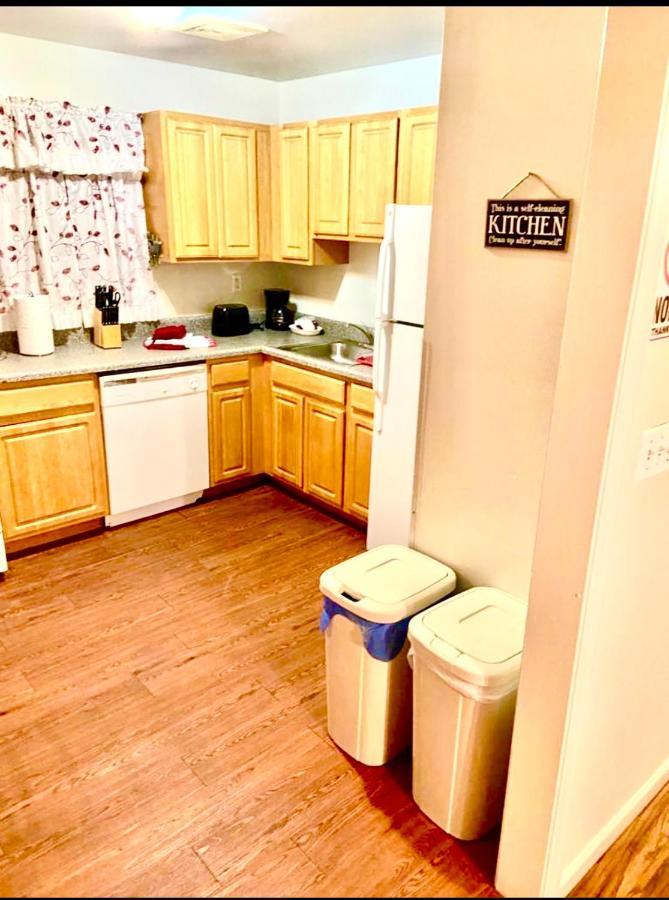 Large 3-Bedrooms/2-Bath Apt, One Block To Train นิวยอร์ก ภายนอก รูปภาพ