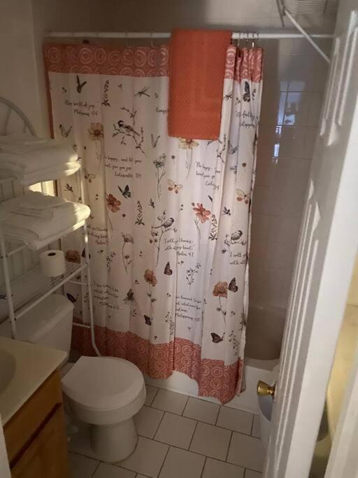 Large 3-Bedrooms/2-Bath Apt, One Block To Train นิวยอร์ก ภายนอก รูปภาพ