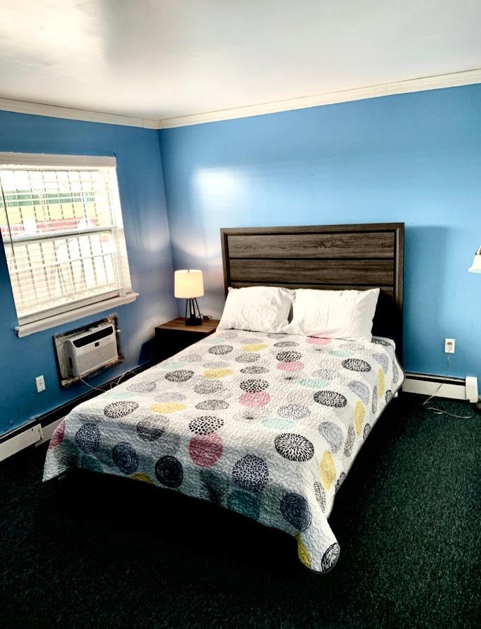 Large 3-Bedrooms/2-Bath Apt, One Block To Train นิวยอร์ก ภายนอก รูปภาพ