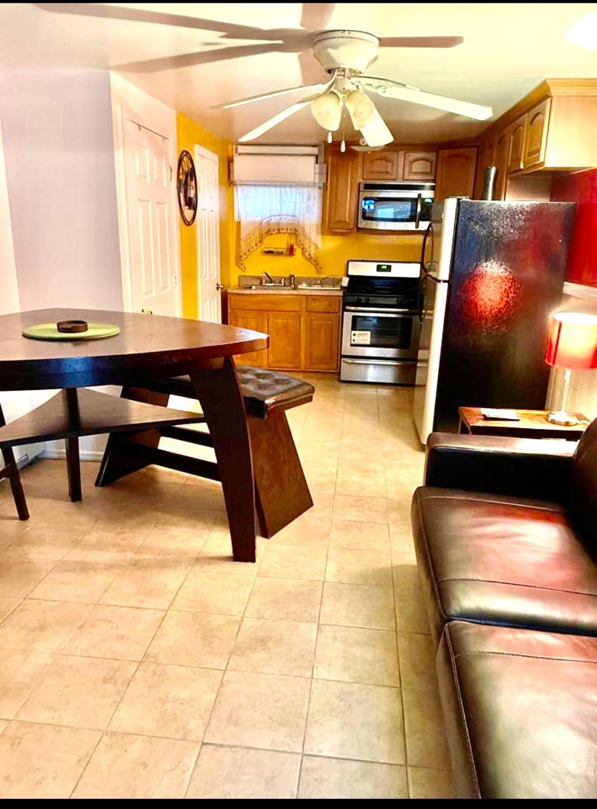 Large 3-Bedrooms/2-Bath Apt, One Block To Train นิวยอร์ก ภายนอก รูปภาพ